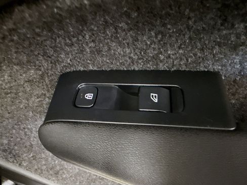 Used 2022 Volvo XC40 T5 Inscription w/ Advanced Package image 31