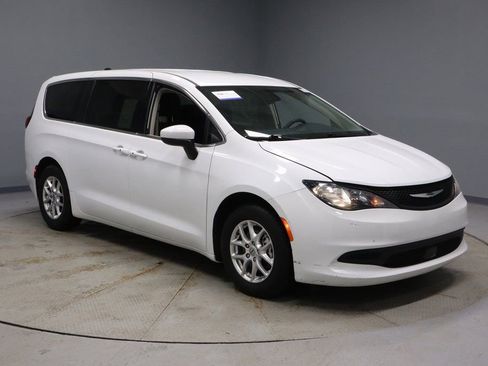 Used 2023 Chrysler Voyager LX image 1