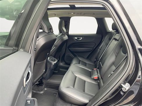 Used 2024 Volvo XC60 B5 Core image 13
