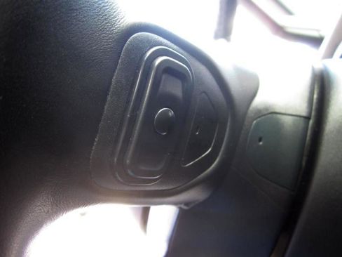 Used 2018 Jeep Wrangler Unlimited Sahara image 29