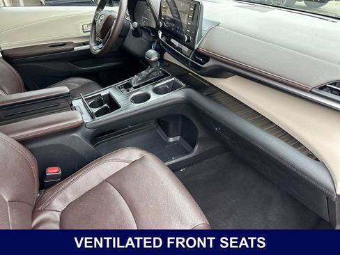 Used 2023 Toyota Sienna Platinum FWD image 22