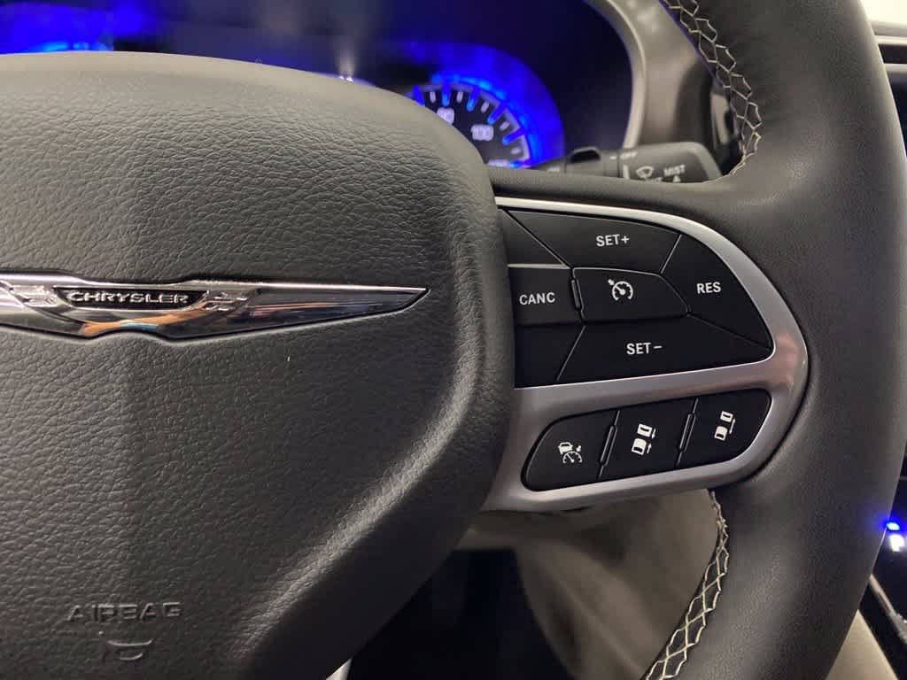 Used 2024 Chrysler Pacifica Touring-L FWD image 20