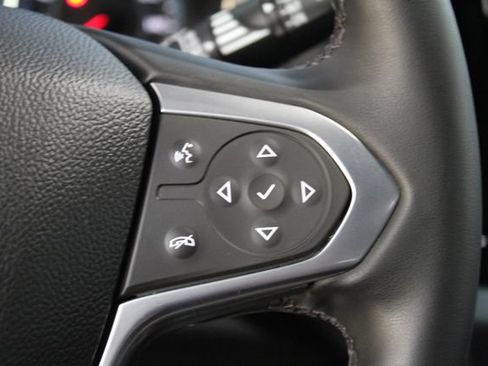 Used 2023 Chevrolet Traverse LT FWD image 17