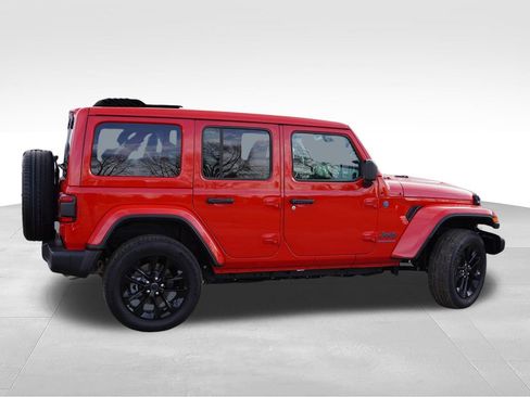 Certified 2025 Jeep Wrangler Unlimited Sahara w/ Safety Group AWD/4WD image 5