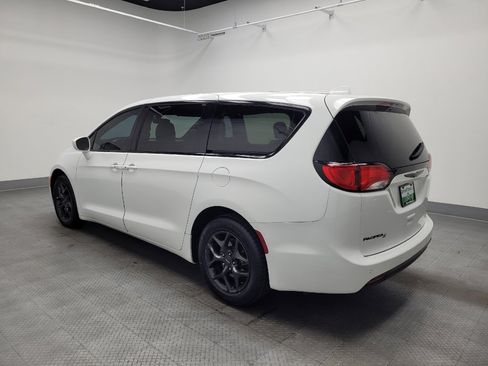 Used 2018 Chrysler Pacifica Touring Plus w/ S Appearance Package image 3