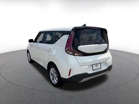 Used 2025 Kia Soul LX w/ LX Technology Package FWD image 11