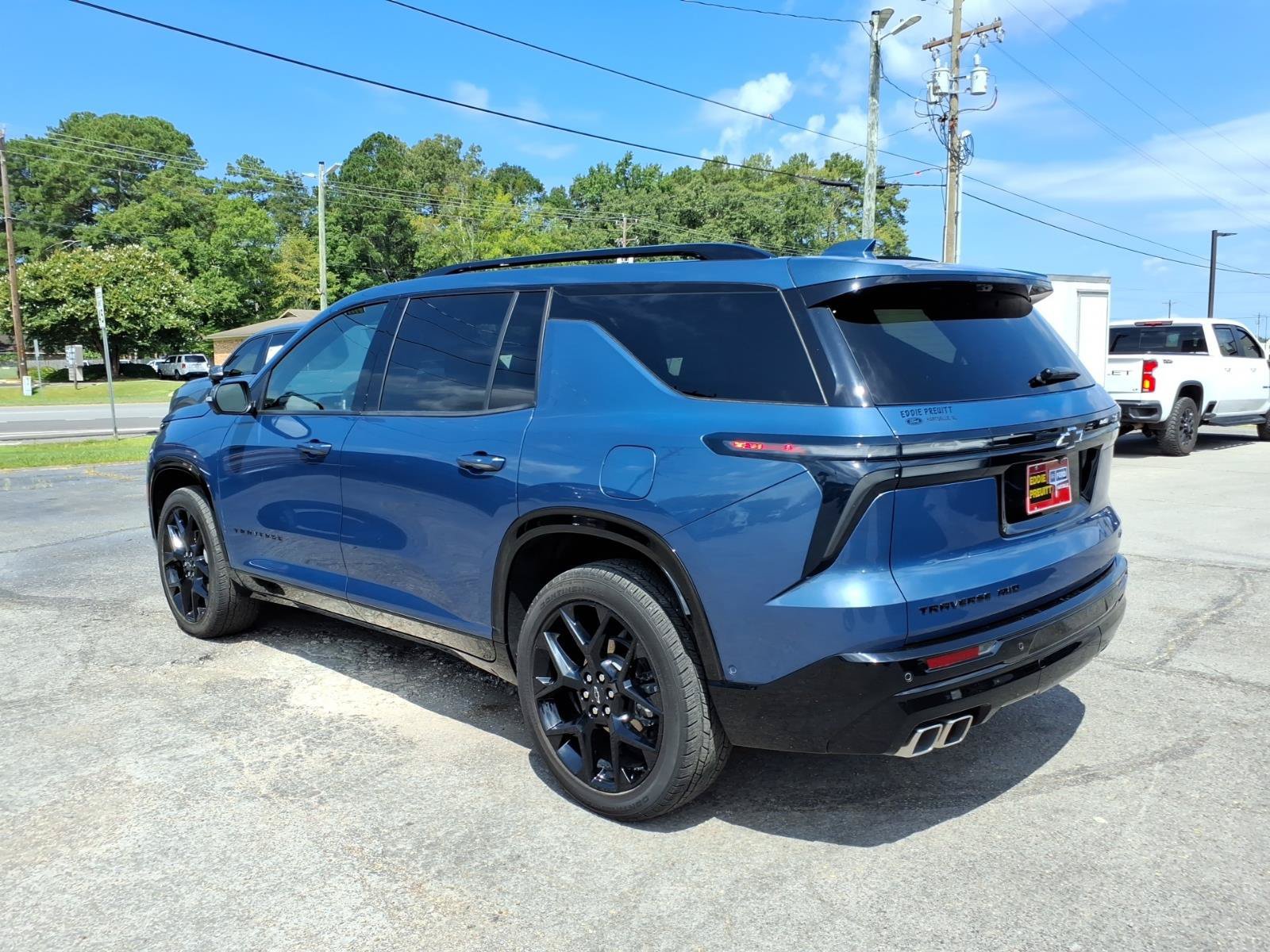 Used 2025 Chevrolet Traverse RS w/ LPO, Floor Liner Package AWD/4WD image 3
