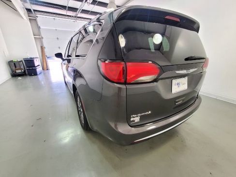 Used 2020 Chrysler Pacifica Touring-L Plus w/ Advanced Safetytec Group image 6