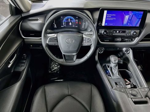 Certified 2024 Toyota Grand Highlander AWD image 19