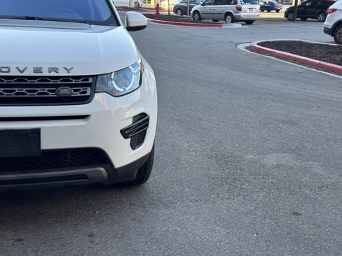 Used 2017 Land Rover Discovery Sport SE image 11