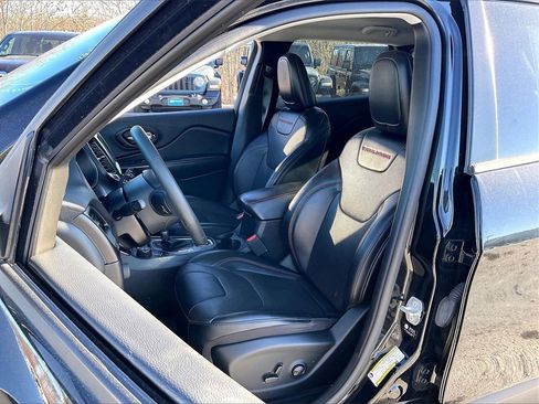 Used 2022 Jeep Cherokee Trailhawk w/ Premium Leather Package image 9