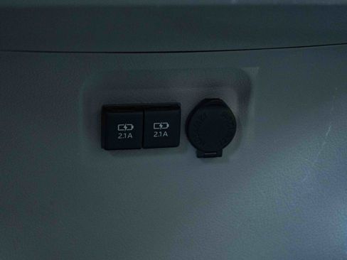 Used 2019 Toyota Sienna L FWD image 28