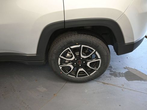 Used 2025 Jeep Compass Trailhawk AWD/4WD image 18