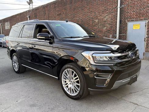 Used 2024 Ford Expedition Limited AWD/4WD image 5