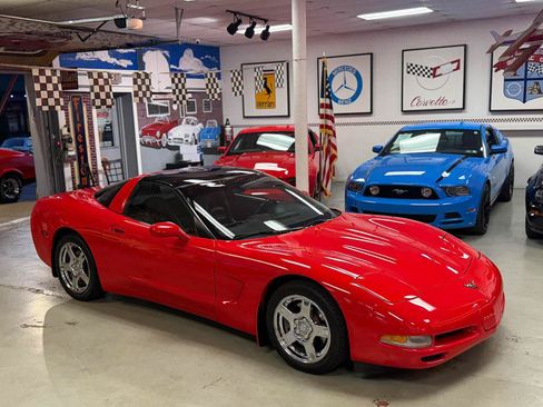 Used 1999 Chevrolet Corvette Coupe w/ Memory Pkg RWD image 32