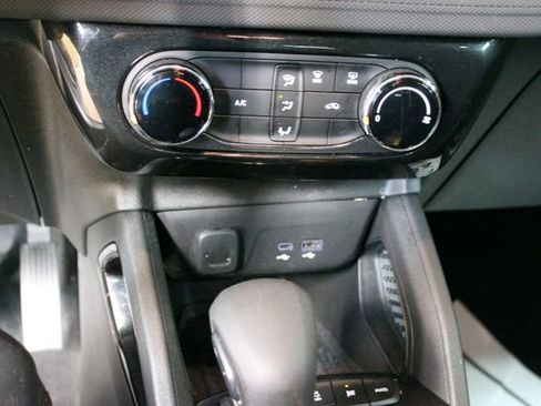 Used 2025 Chevrolet TrailBlazer LT AWD/4WD image 19
