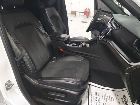 Used 2025 Jeep Grand Cherokee L Altitude image 31