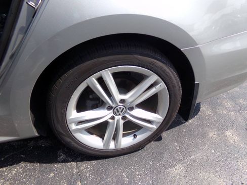 Used 2014 Volkswagen Passat 1.8T SE FWD image 12
