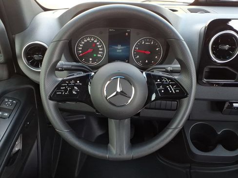 Used 2025 Mercedes-Benz Sprinter 2500 image 28