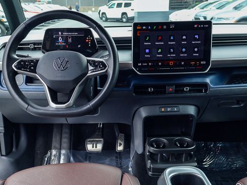 Used 2025 Volkswagen ID. Buzz Pro S RWD image 3