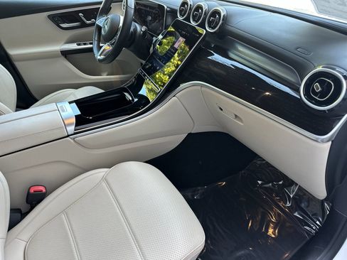 Certified 2025 Mercedes-Benz GLC 300 image 17