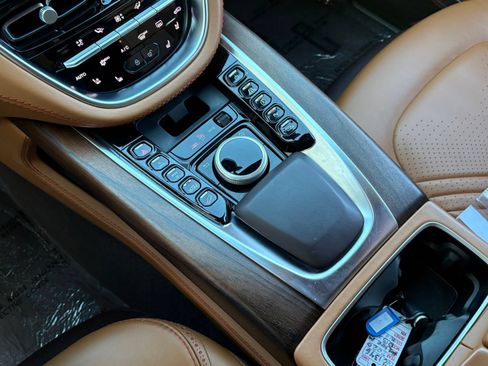Used 2021 Aston Martin DBX AWD/4WD image 19