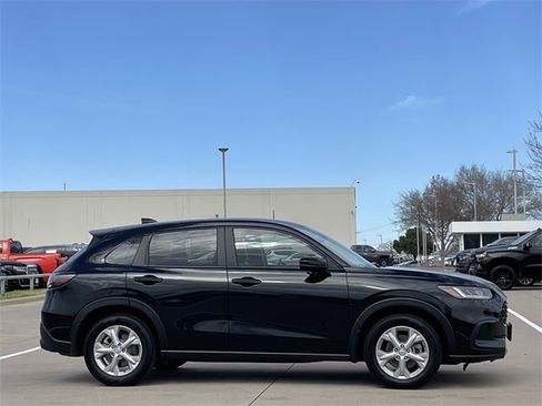 Certified 2025 Honda HR-V LX image 3