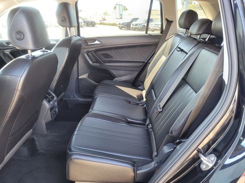Used 2024 Volkswagen Tiguan SE AWD/4WD image 12