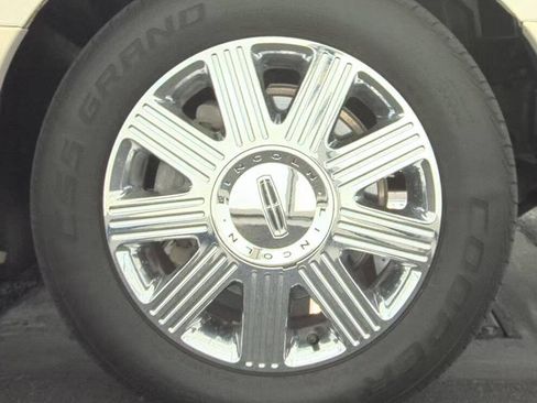 Used 2003 Lincoln Town Car Cartier RWD image 16