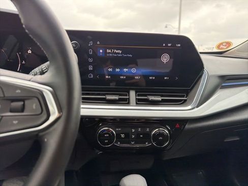 Used 2024 Chevrolet Trax LT w/ Driver Confidence Package image 34