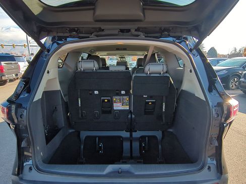 Used 2024 Toyota Sienna XLE image 34