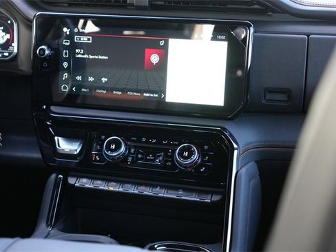 Used 2025 GMC Sierra 2500 AT4 w/ AT4 Premium Plus Package image 15