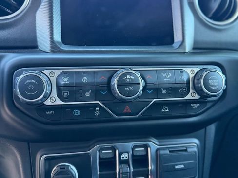 Used 2021 Jeep Wrangler Unlimited Sahara w/ Cold Weather Group AWD/4WD image 14