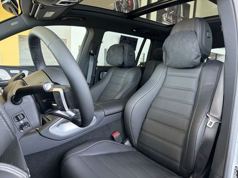 New 2026 Mercedes-Benz GLS 580 4MATIC image 11
