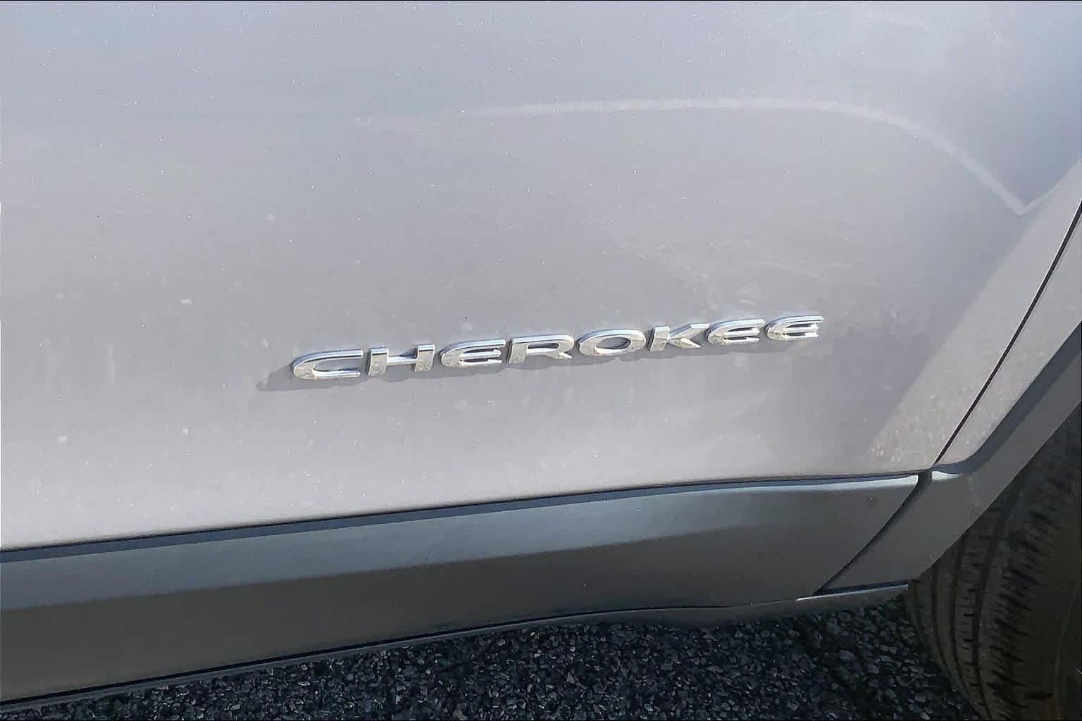 Used 2021 Jeep Cherokee Latitude Lux w/ Trailer Tow Group AWD/4WD image 31