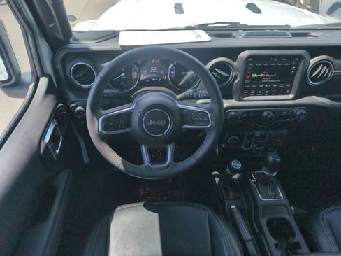 Used 2023 Jeep Wrangler Unlimited Sahara w/ Cold Weather Group AWD/4WD image 17