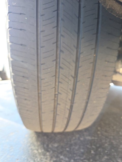 Used 2024 Ford Explorer XLT w/ Equipment Group 202A AWD/4WD image 5