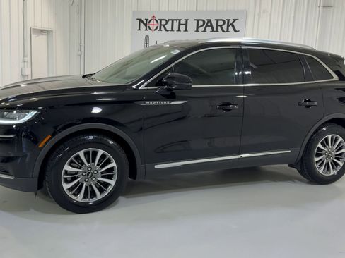Used 2023 Lincoln Nautilus FWD w/ Premium Package image 6