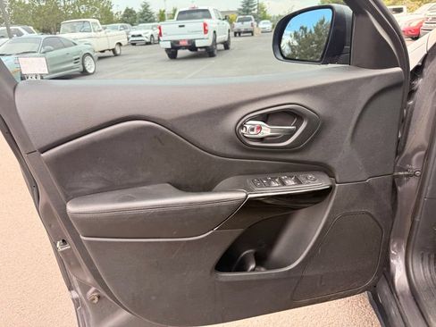 Used 2020 Jeep Cherokee Latitude Plus FWD image 19