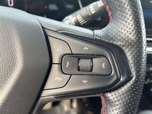 Used 2024 Chevrolet Trax RS w/ Sunroof Package image 17