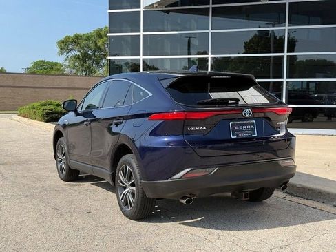Used 2021 Toyota Venza LE AWD/4WD image 5