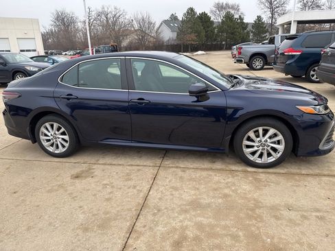 Used 2022 Toyota Camry LE image 2