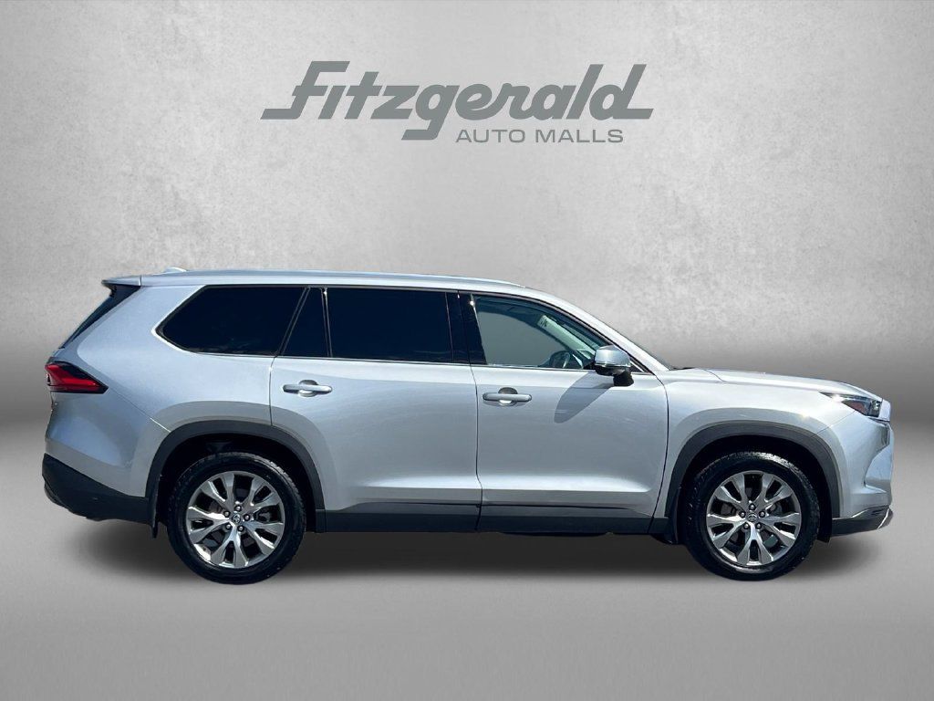 Used 2024 Toyota Grand Highlander AWD image 3