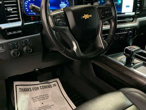 Used 2022 Chevrolet Silverado 1500 LTZ w/ Technology Package AWD/4WD image 10