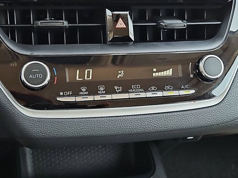 Used 2024 Toyota Corolla LE FWD image 25