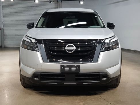 Used 2023 Nissan Pathfinder S FWD image 2
