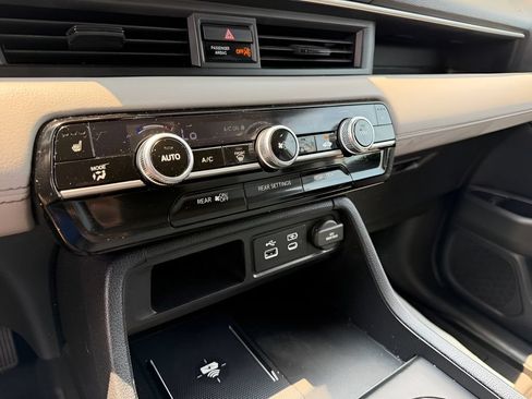 Used 2025 Honda Pilot Touring image 28
