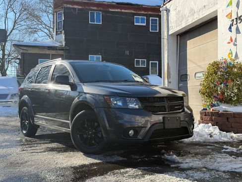 Used 2019 Dodge Journey SE w/ Connectivity Group FWD image 13