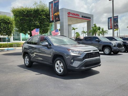 Used 2020 Toyota RAV4 XLE FWD image 2