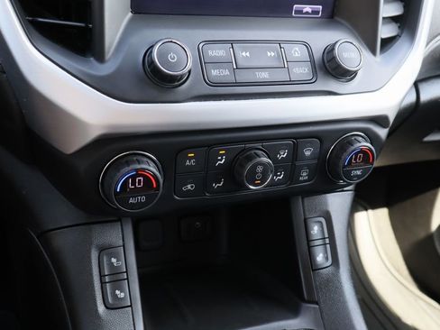 Used 2018 GMC Acadia SLT AWD/4WD image 17